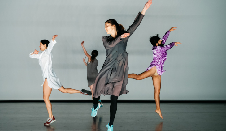 Dansers tijdens een voorstelling van 30CC