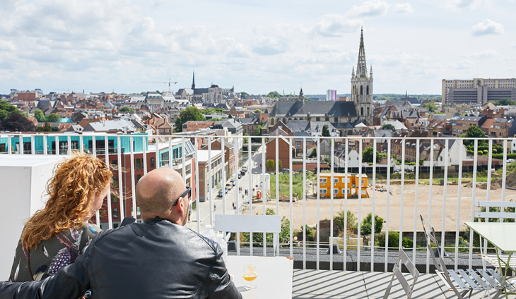 Genieten van het Leuvense panorama van op het dakterras in De Hoorn Genieten van het Leuvense panorama van op het dakterras in De Hoorn