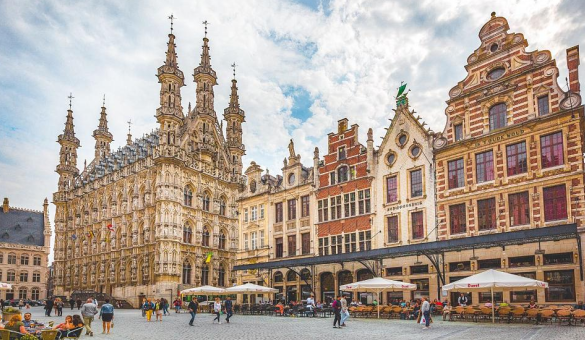 Grote Markt in Leuven met het stadhuis Grote Markt in Leuven met het stadhuis