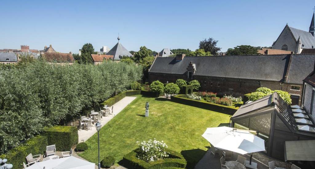 Uitzicht op de tuin van Begijnhof Hotel Uitzicht op de tuin van Begijnhof Hotel