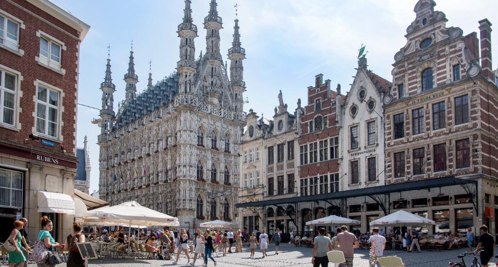 ©Karl Bruninx Zicht op Grote Market en Stadhuis