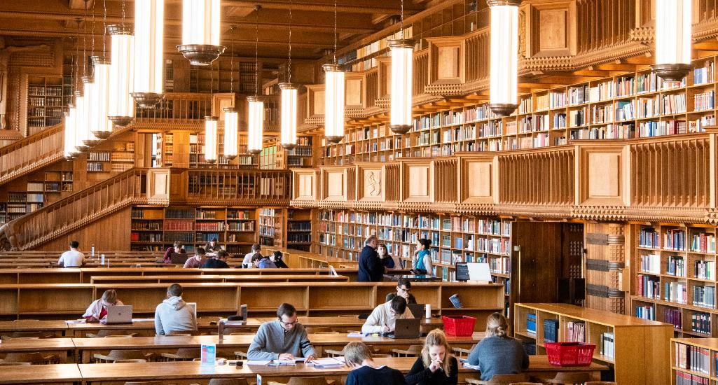 ©Karl Bruninx Leeszaal in de Universiteitsbibliotheek