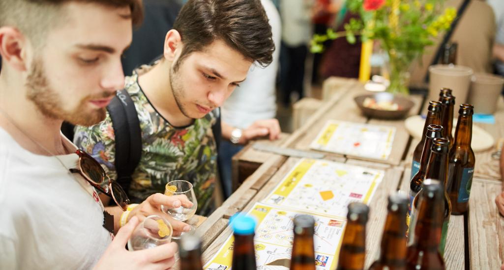 ©Tim Buelens Bier uitkiezen tijdens Leuven Innovation Beer Festival