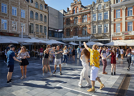 Dansen op het Martelarenplein Dansen op het Martelarenplein