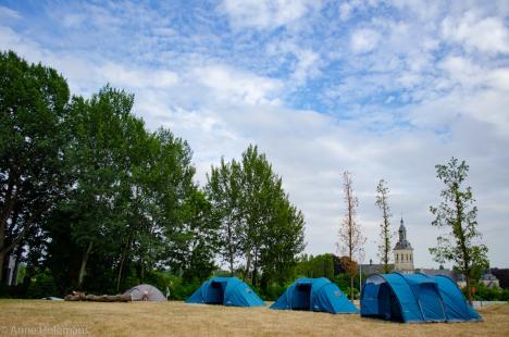 © Anne Holemans Kamping Kontakt, met uitzicht op Abdij van Park