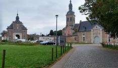 1. Kasseien weg van parking naar Neerhof  - foto Joanna Leung